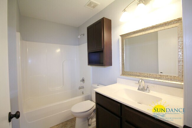 Building Photo - Beautiful 3 Bedroom Home in Fort Walton Be...