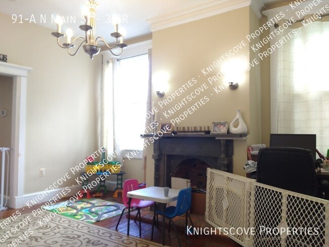 Building Photo - Beautiful, large historic home with origin...