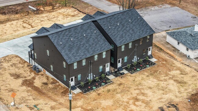 Building Photo - 8306 Lobelia Ln