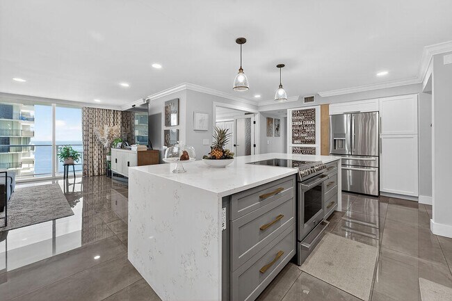 Building Photo - 5440 N Ocean Dr
