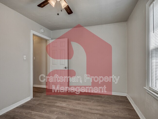 Building Photo - 1201 Carverdale Dr