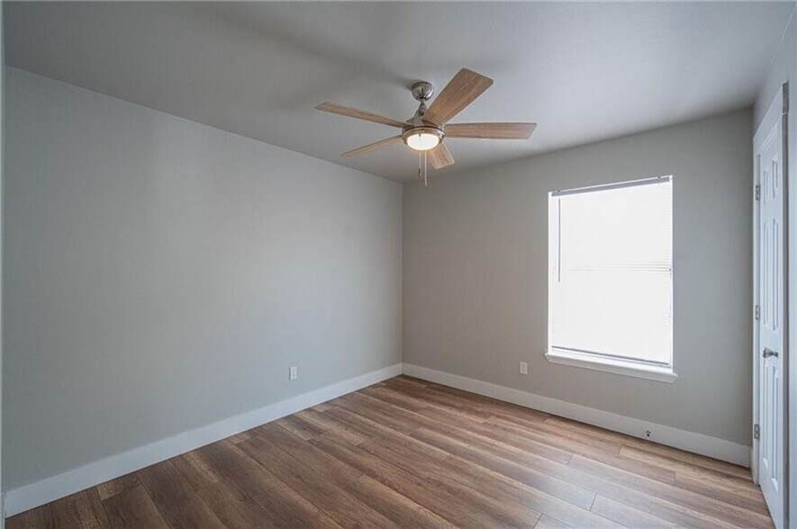 Building Photo - 2407 W Ash St