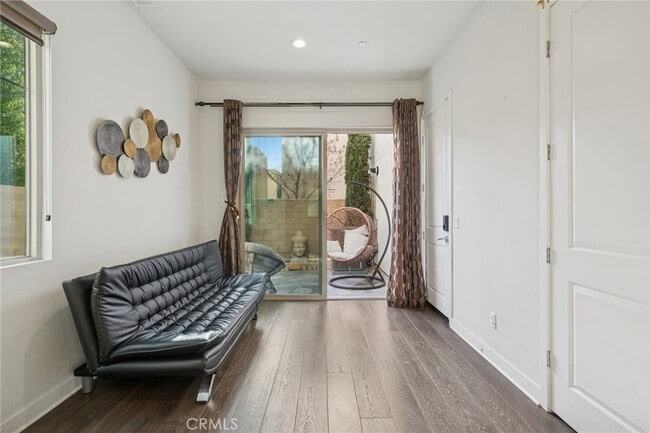 Building Photo - 121 Interval