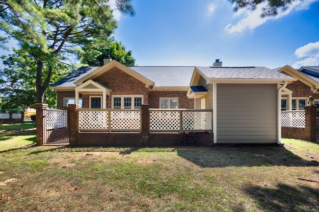 Building Photo - Barnes - 324 Iverness Drive