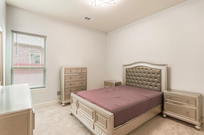 Building Photo - 20315 Knights Branch Dr
