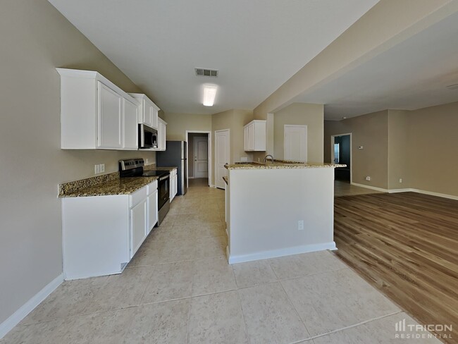 Building Photo - 1327 Tamarack Dr