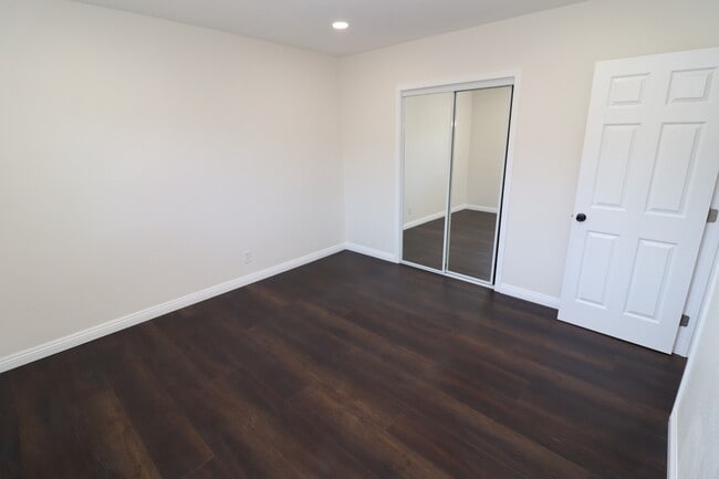 Building Photo - 468 N Cypress St