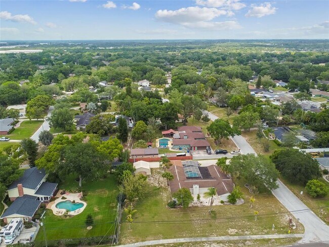 Building Photo - 1302 Brandonwood Dr