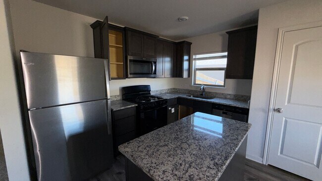 Building Photo - Ready to Move In 3-Bedroom Living with Modern Comforts in Ponder, TX