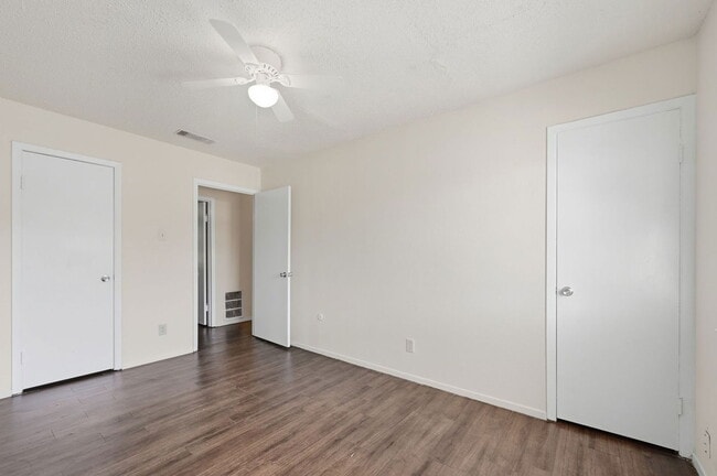 Building Photo - 314 Candlewood Ln