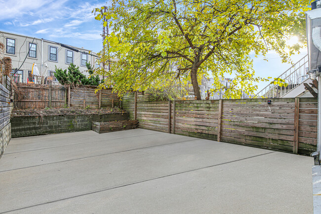 Building Photo - 1312 Putnam Ave