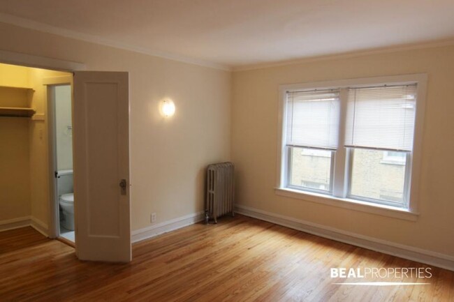 Building Photo - 1 bedroom in CHICAGO IL 60625