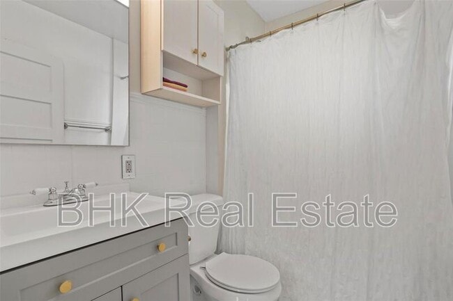 Building Photo - 1915 Clover Ln