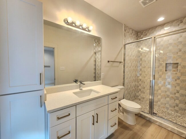 Building Photo - Gulf Shores 2/2.5 cottage available now