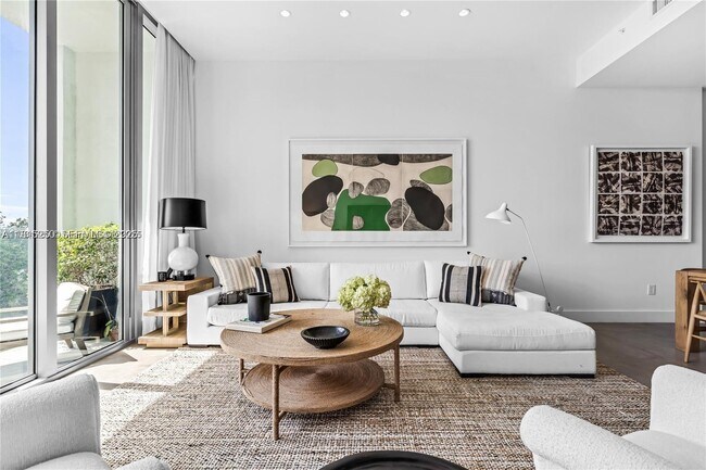 Building Photo - 650 NE 32nd St