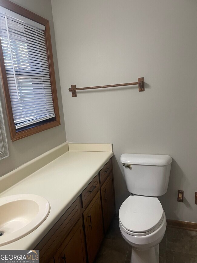 Building Photo - 3449 Creekwood Dr SE