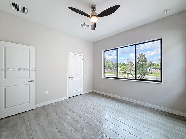 Building Photo - 406 NW 41st St