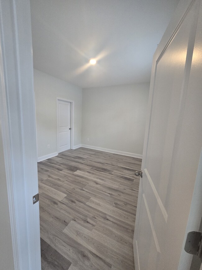 Building Photo - 918 Friendship St