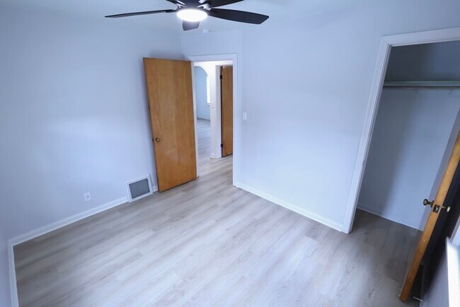 Building Photo - 774 E Archwood Ave