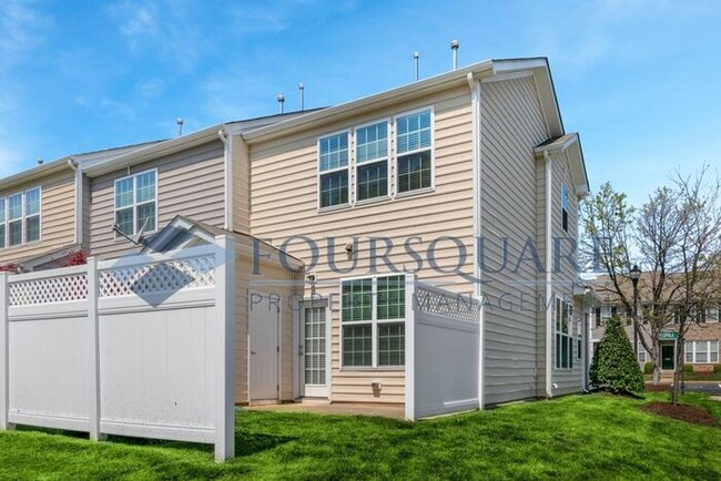 Building Photo - End Unit Townhome | Washer/ Dryer Included...