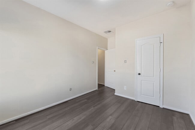 Building Photo - 204 Echo Brook Ln