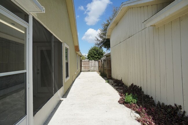 Building Photo - 3 Bed/2 Bath/ 2 Car Garage Home In Villas ...
