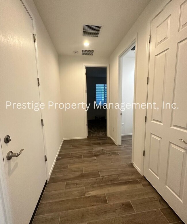 Building Photo - You Have To See The Beautiful 4/2 New Buil...