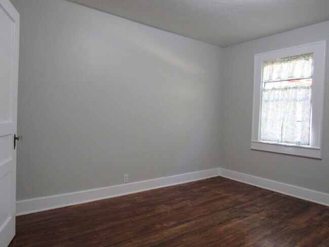 Building Photo - 1401 Brown Ave