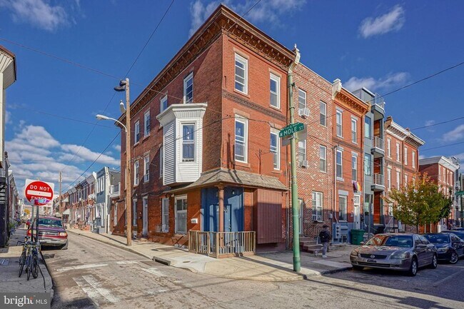 Building Photo - 1525 Tasker St