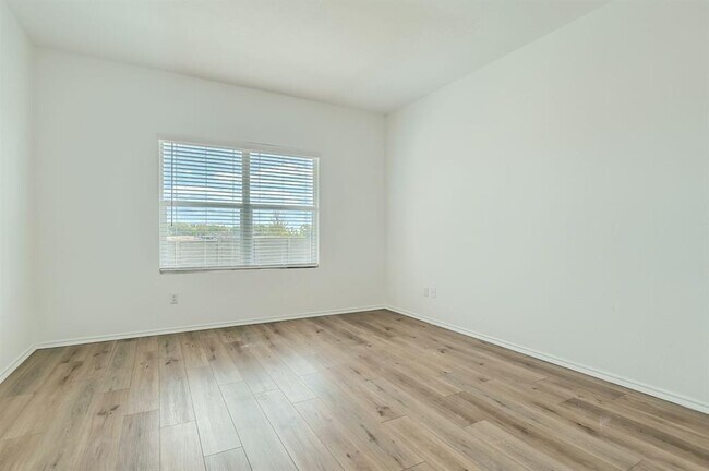 Building Photo - 310 Milliner Lp