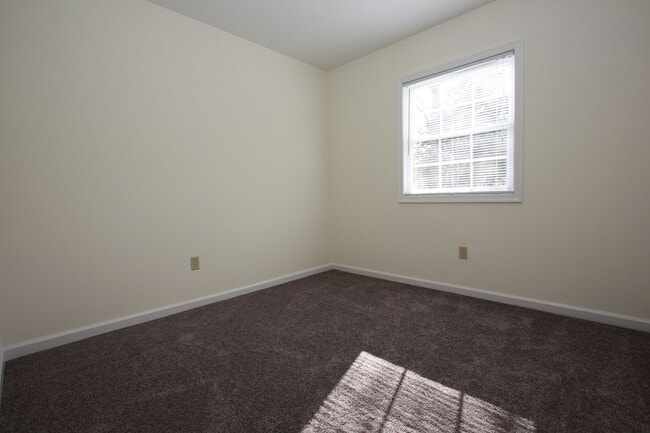 Building Photo - 5598 Patricia Dr