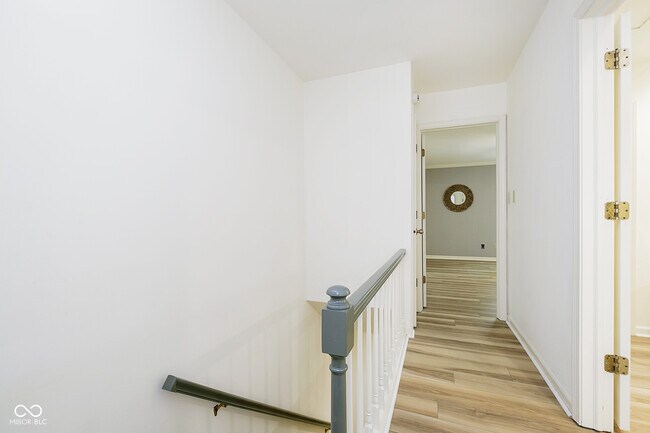 Building Photo - 592 E Vermont St