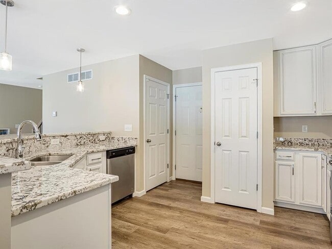 Building Photo - 1398 Orchard Lakes Cir