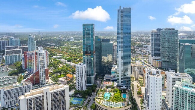 Building Photo - 1425 Brickell Ave