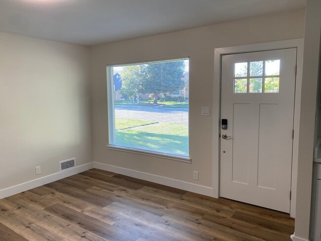 Building Photo - 764 W 220 N