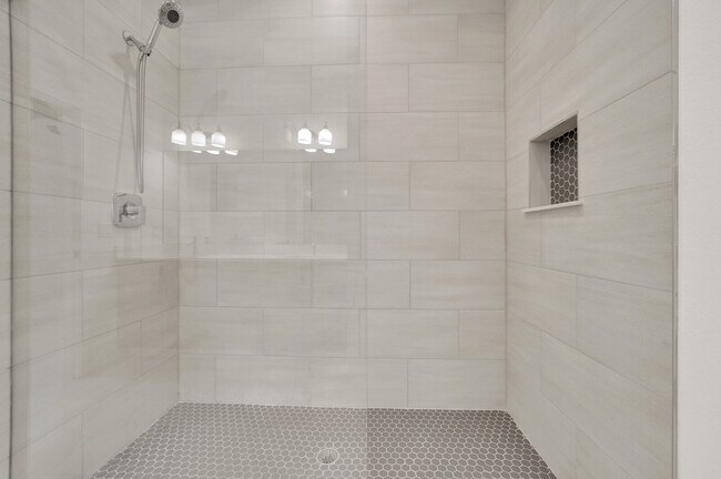 Building Photo - 407 Bella Sol Way