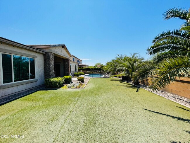Building Photo - 3104 E Wildhorse Ct