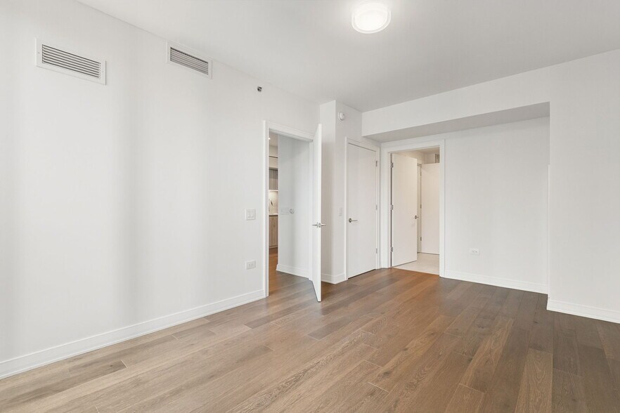 Building Photo - 211 N Harbor Dr