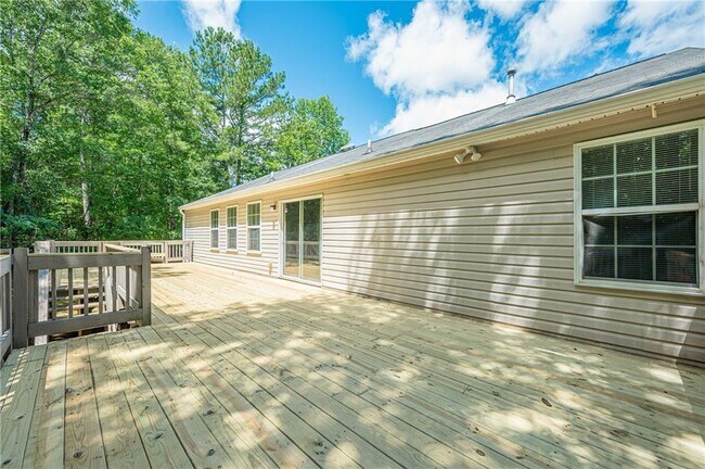 Building Photo - 437 Waterbury Way