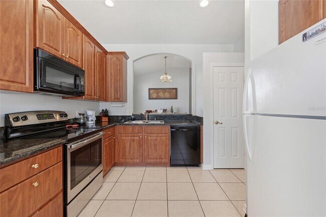 Building Photo - 3180 Stonehurst Cir