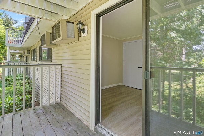 Building Photo - 80 Churchill Dr