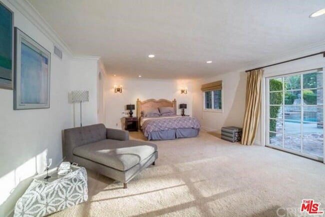 Building Photo - 4949 Palomar Dr