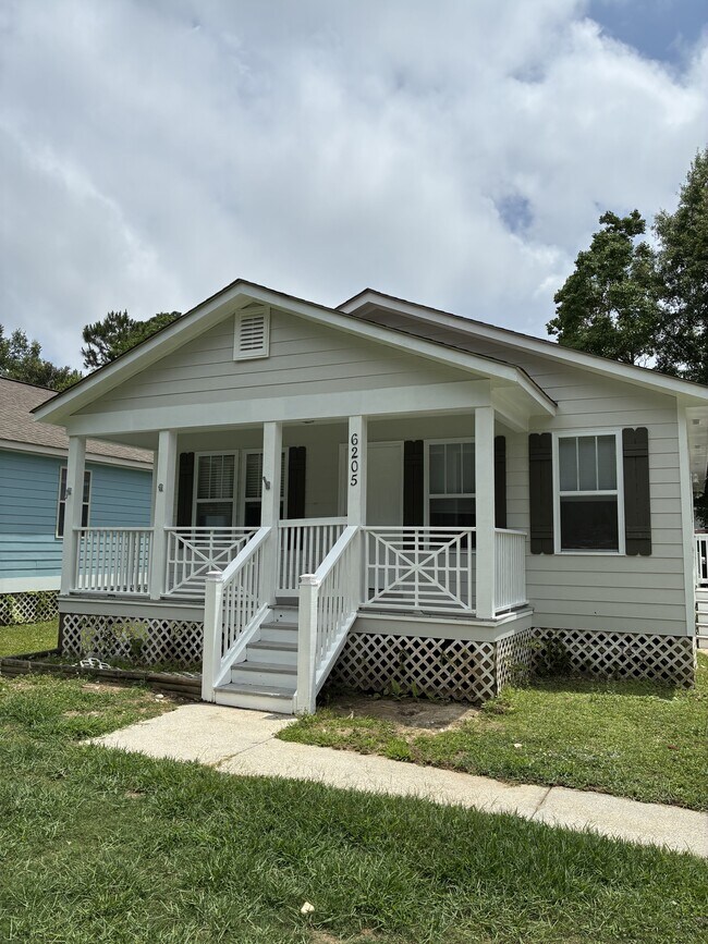 Building Photo - 6205 W Forrest St