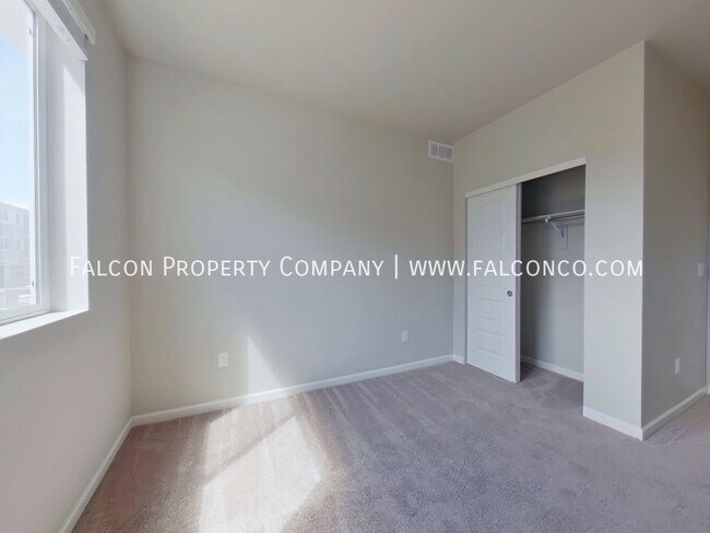 Building Photo - 3760 Presidio Pt