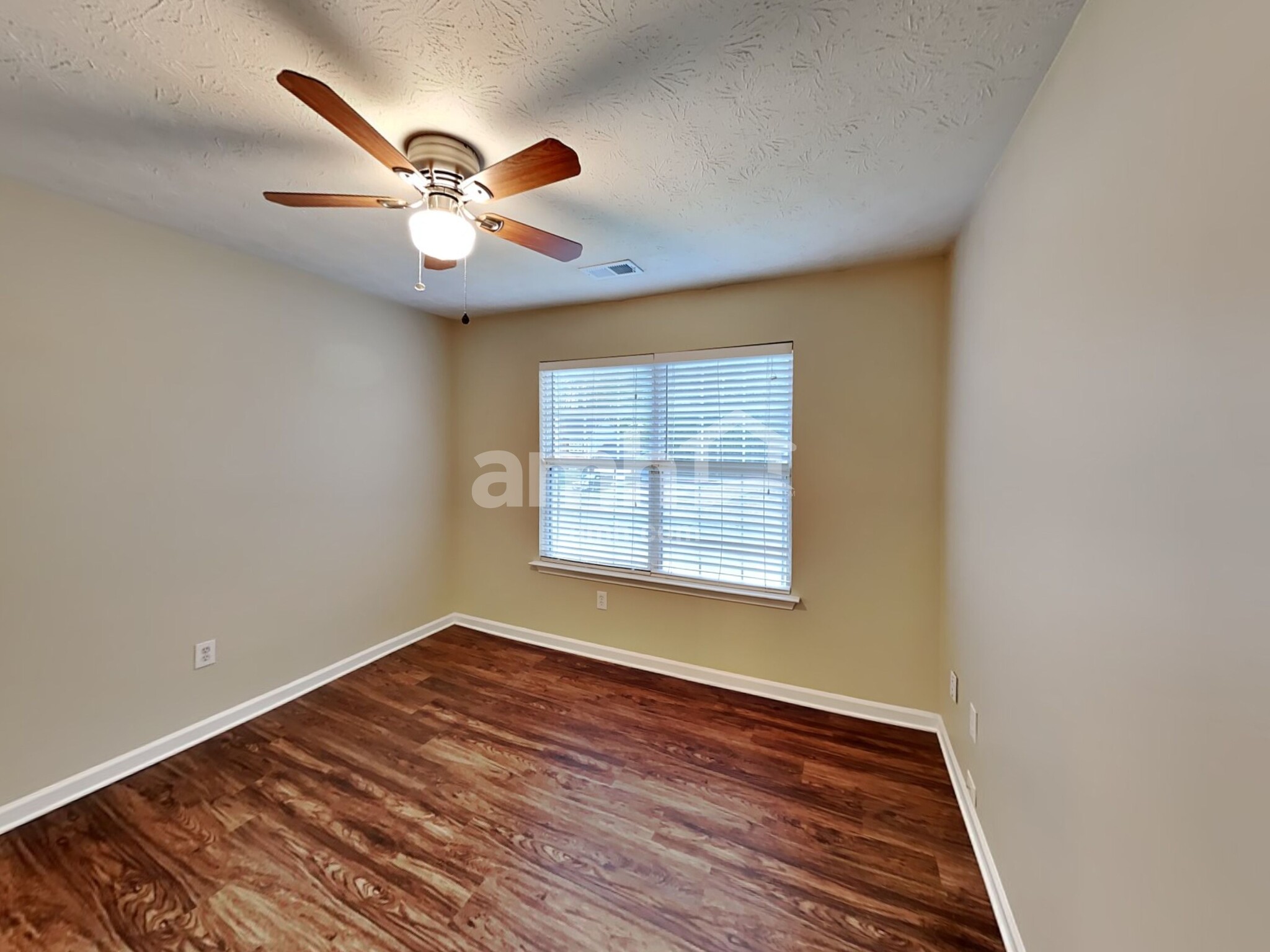 Building Photo - 1364 Lamont Dr SW