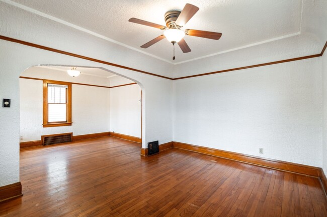 Building Photo - 3 Bedroom Single Family Home in West Allis