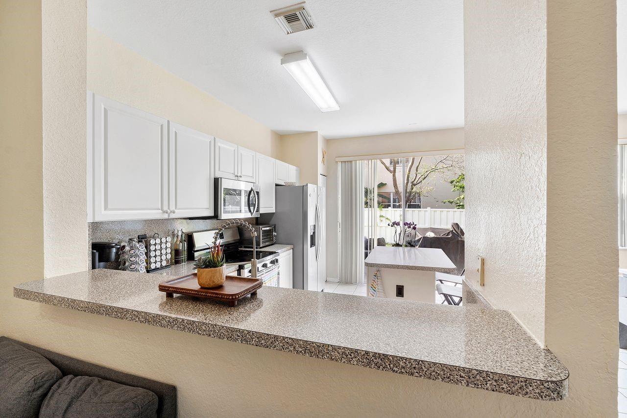 Building Photo - 9090 NW 40th Pl