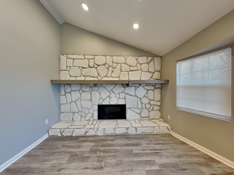 Building Photo - 5835 Brenda Dr