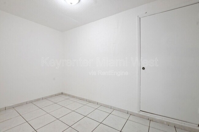 Building Photo - 1531 NW 34th Ave