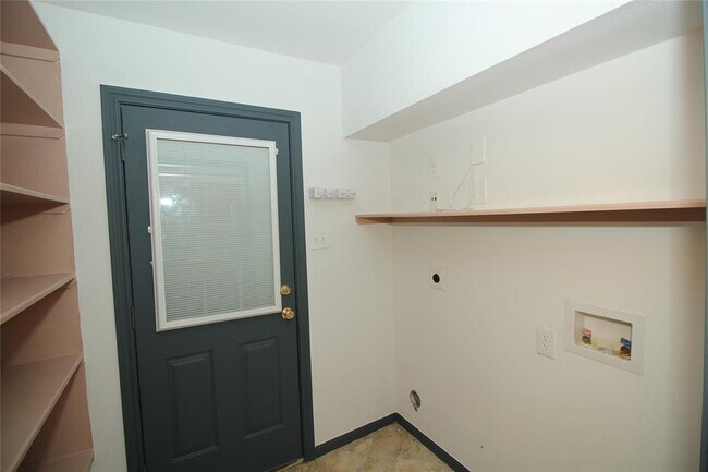 Building Photo - 4960 Milwee St